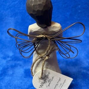Willow Tree “Loving Angel” Figurine 2002 by Susan Lordi a Demdaco angel.